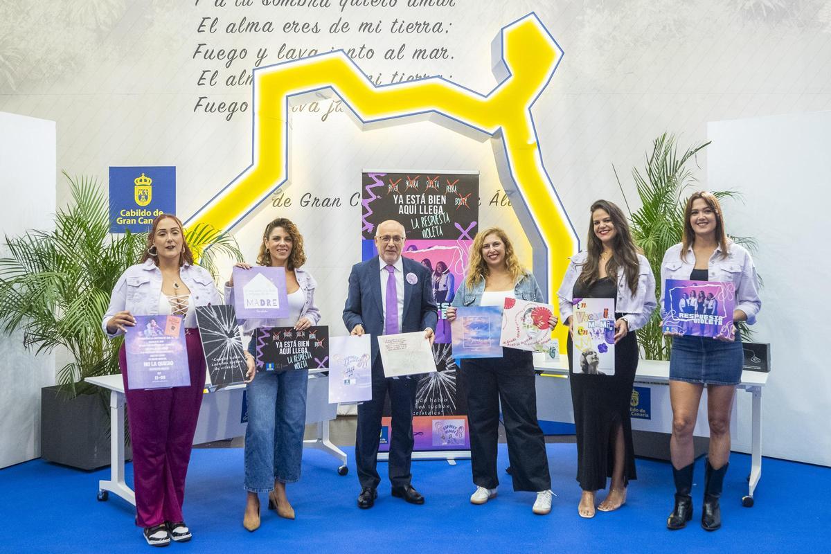 Presentación del proyecto de emprendimiento social 'Respuesta violeta'. De izquierda a derecha: Ruru Queen; Dunia Santana; Antonio Morales; Isabel Mena; Amalia Fajardo y Beatriz Pérez.