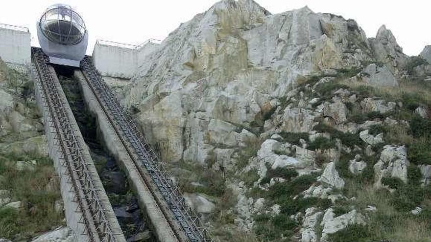 Ascensor de San Pedro, en una avería, en 2008.