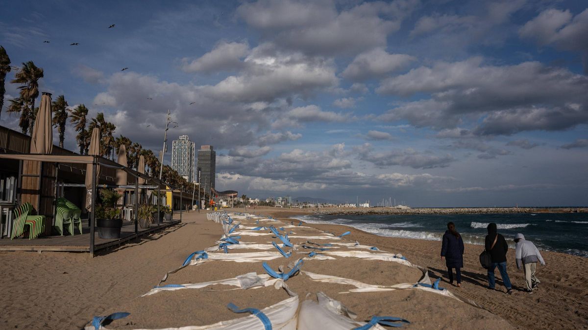 Depósitos de arena en el litoral de la ciudad de Barcelona
