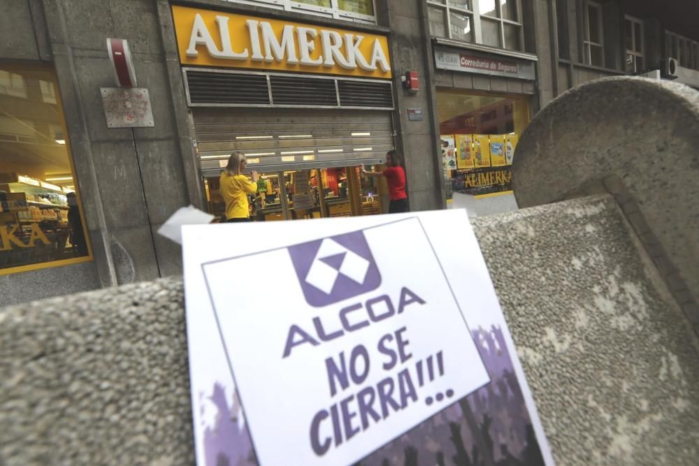 Multitudinaria marcha de "Alcoa no se cierra" en Avilés