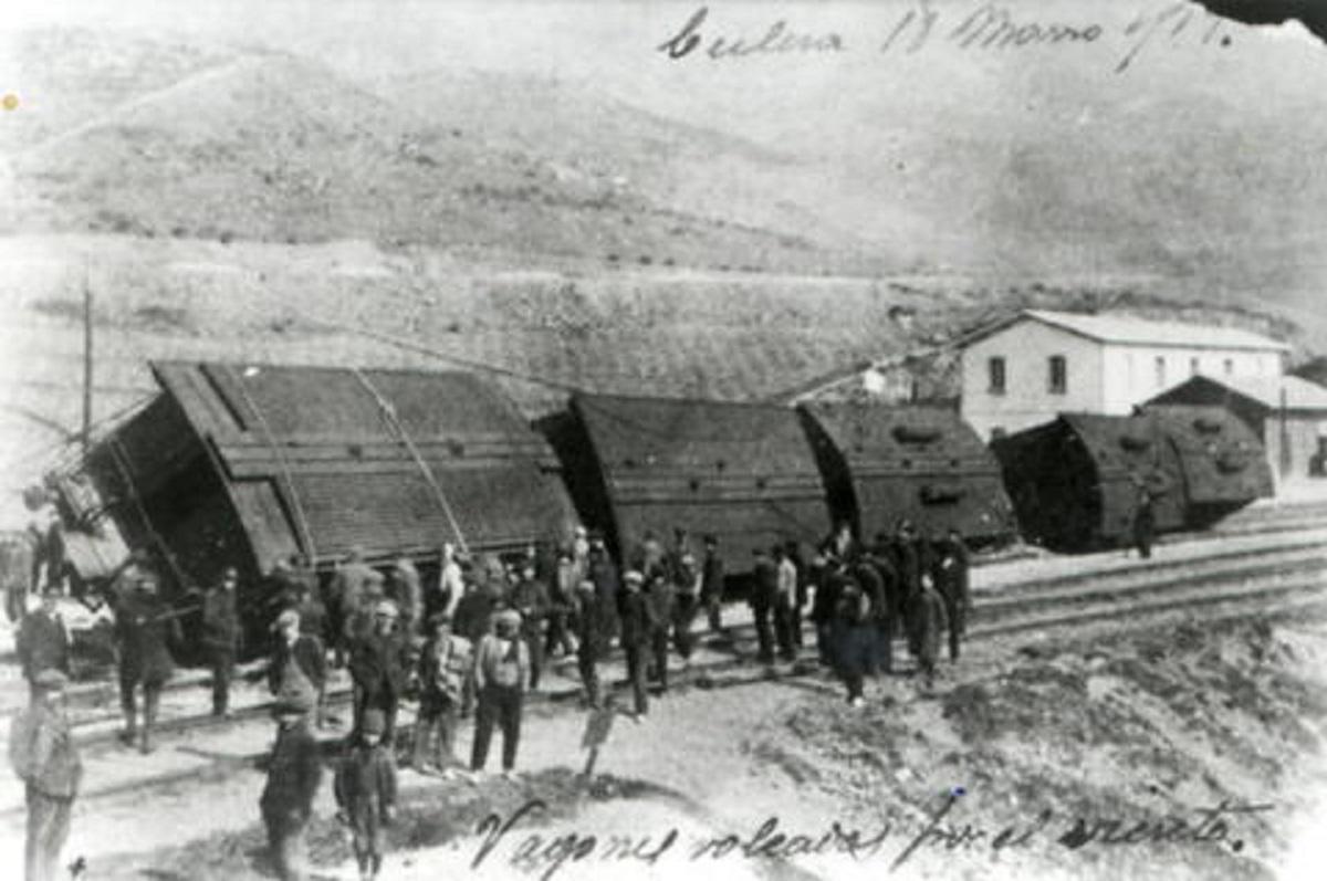 Un tren de passatges bolcat per la Tramuntana a Colera el 1919