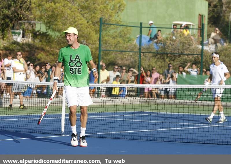 GALERÍA DE FOTOS- Bautista desata la locura peloteando con Ferrer en La Coma