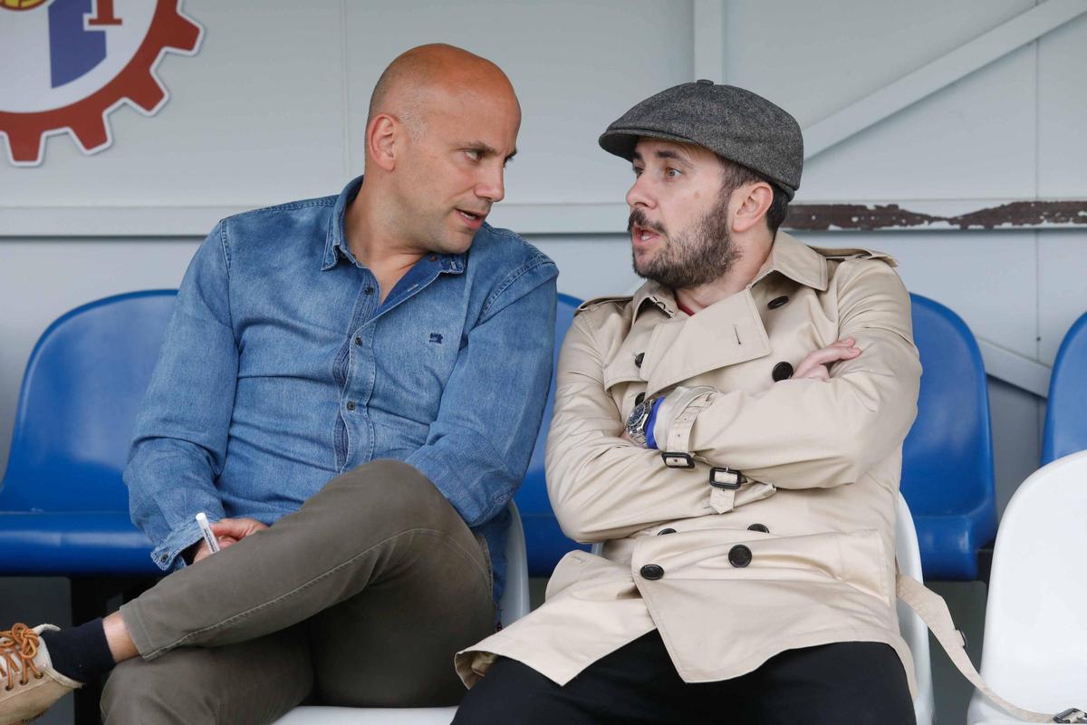 Javi Rozada y Diego Baeza, en el banquillo del Suárez Puerta