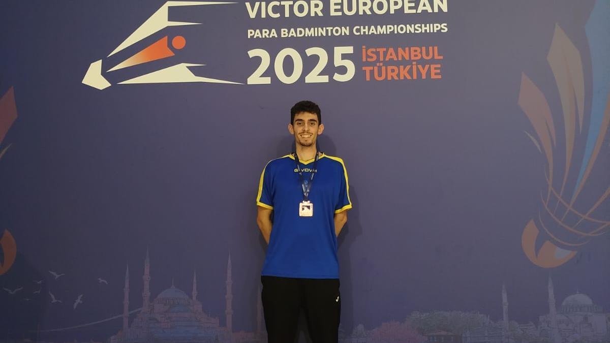 Pablo Serrano, con su medalla