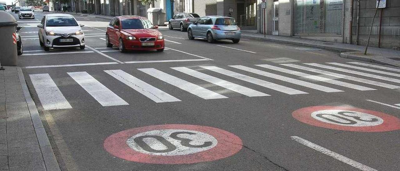 Calle de Emilia Pardo Bazán, una de las que tiene más infracciones por exceso de velocidad. // Iñaki Osorio