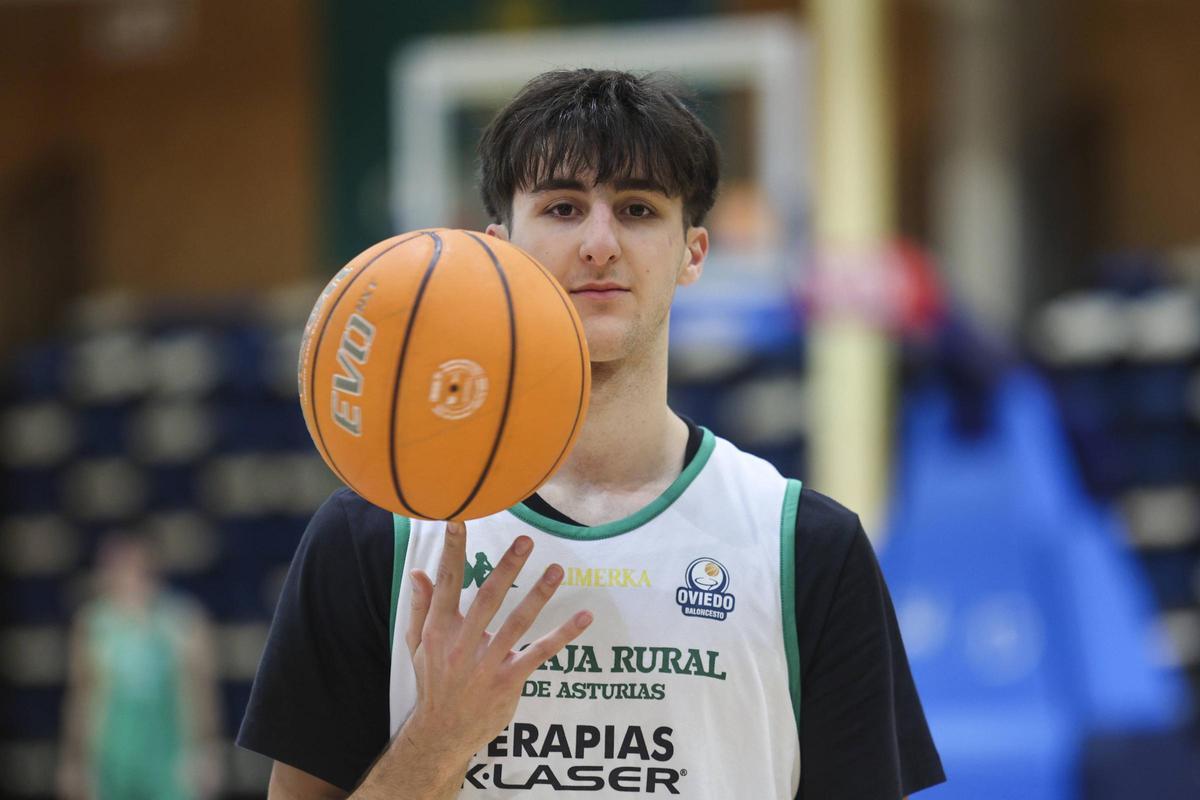 Lucas Langarita, durante un entrenamiento con el Oviedo en esta nueva etapa