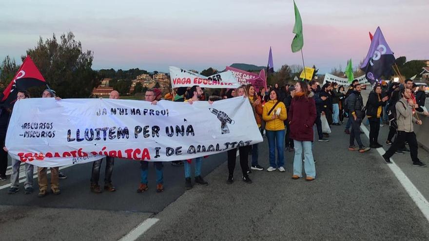 VÍDEO | Els docents tallen la C-55