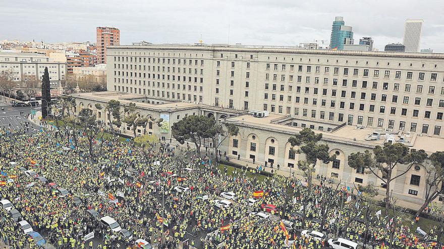 El paro del transporte sigue pese al pacto del Gobierno y la patronal