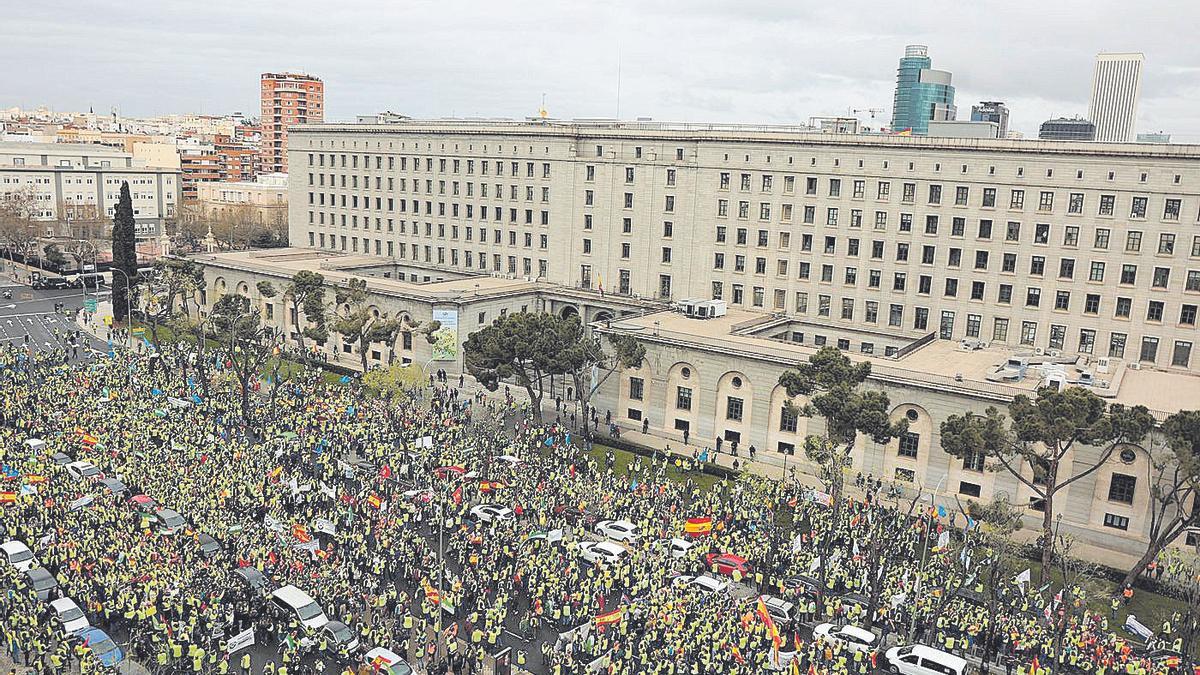 Vista general de los asistentes a la manifestación del sector del transporte