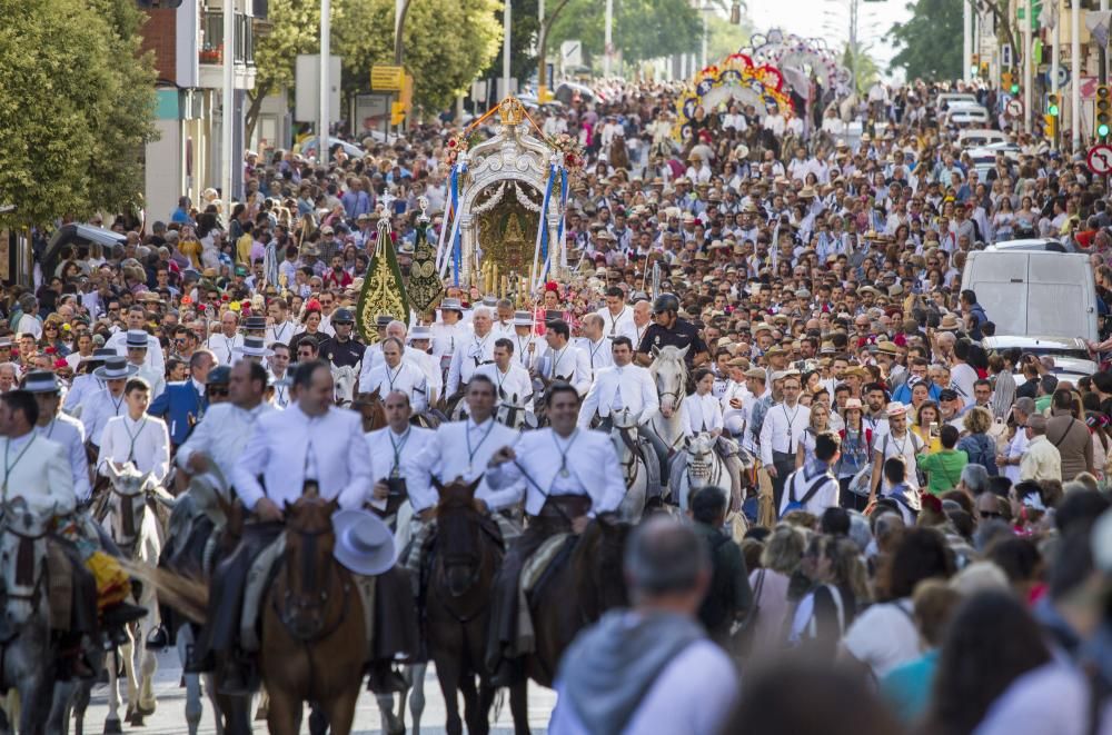 Camino al Santuario de la Virgen del Rocío en Almonte.