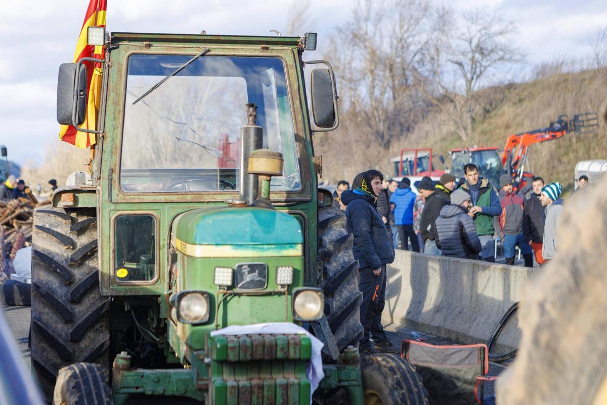 Protesta pagesa a la C-16, a Olvan