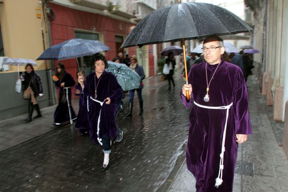 La lluvia obliga a suspender la procesión de la Piedad