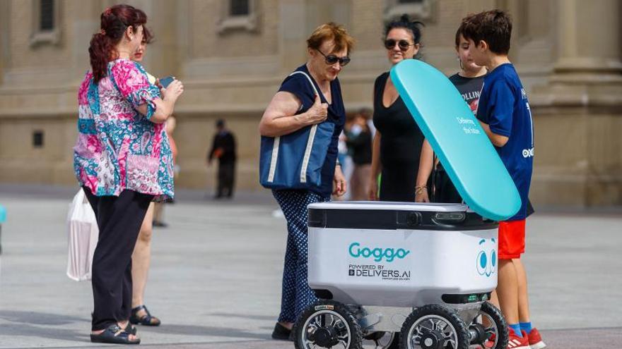 Los robots han estado en pruebas y ya conocen la calles por las que tendrán que llevar pedidos a los clientes.