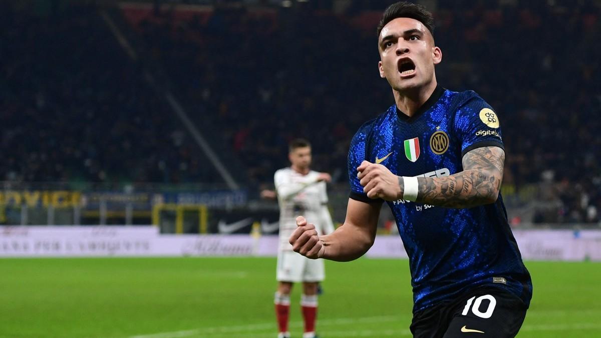 Lautaro Martínez celebra uno de sus dos goles al Cagliari