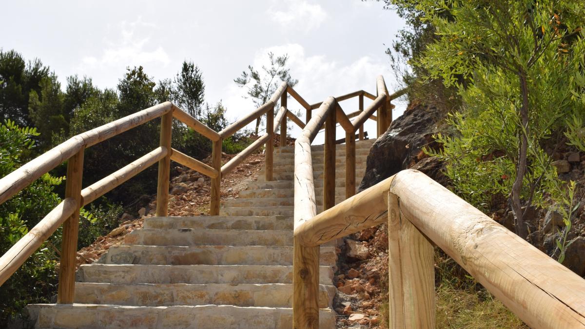 También se ha creado una escalera para llegar al mirador y al punto donde arranca la Ruta dels Penya-segats