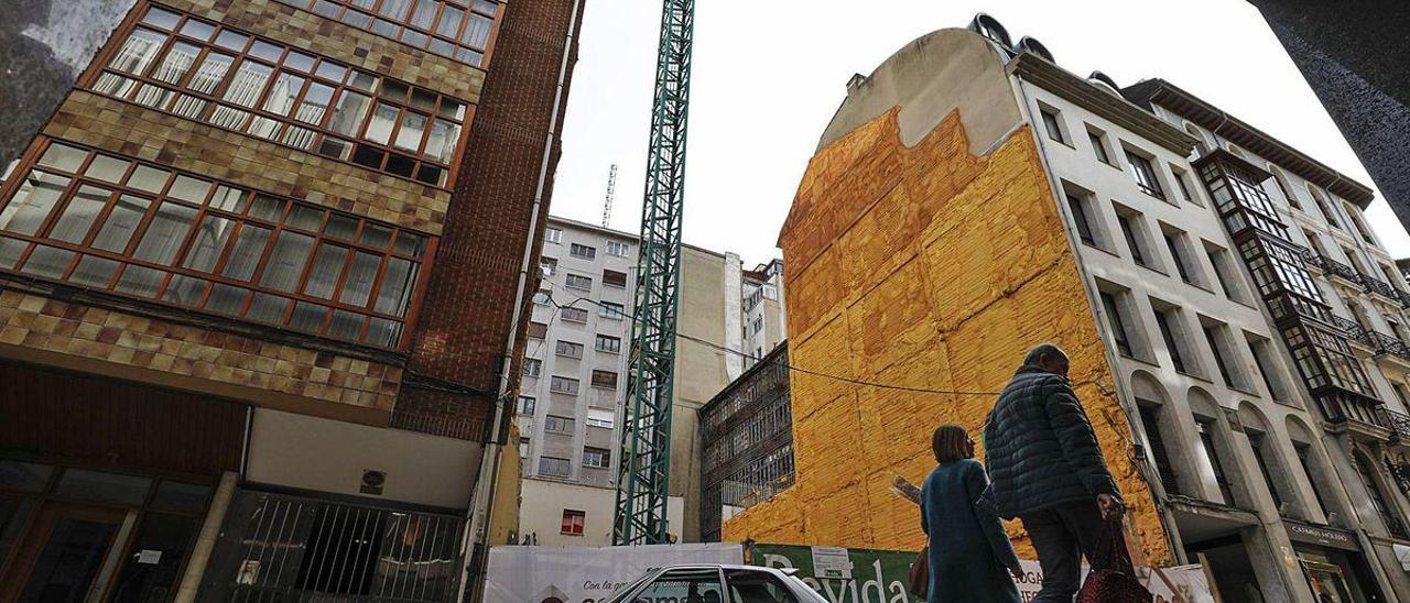 Un edificio en construcción en el centro de Oviedo.