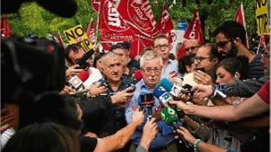 J. M. Álvarez (UGT) i Ignacio Fdez. Toxo (CCOO), ahir, a Madrid.