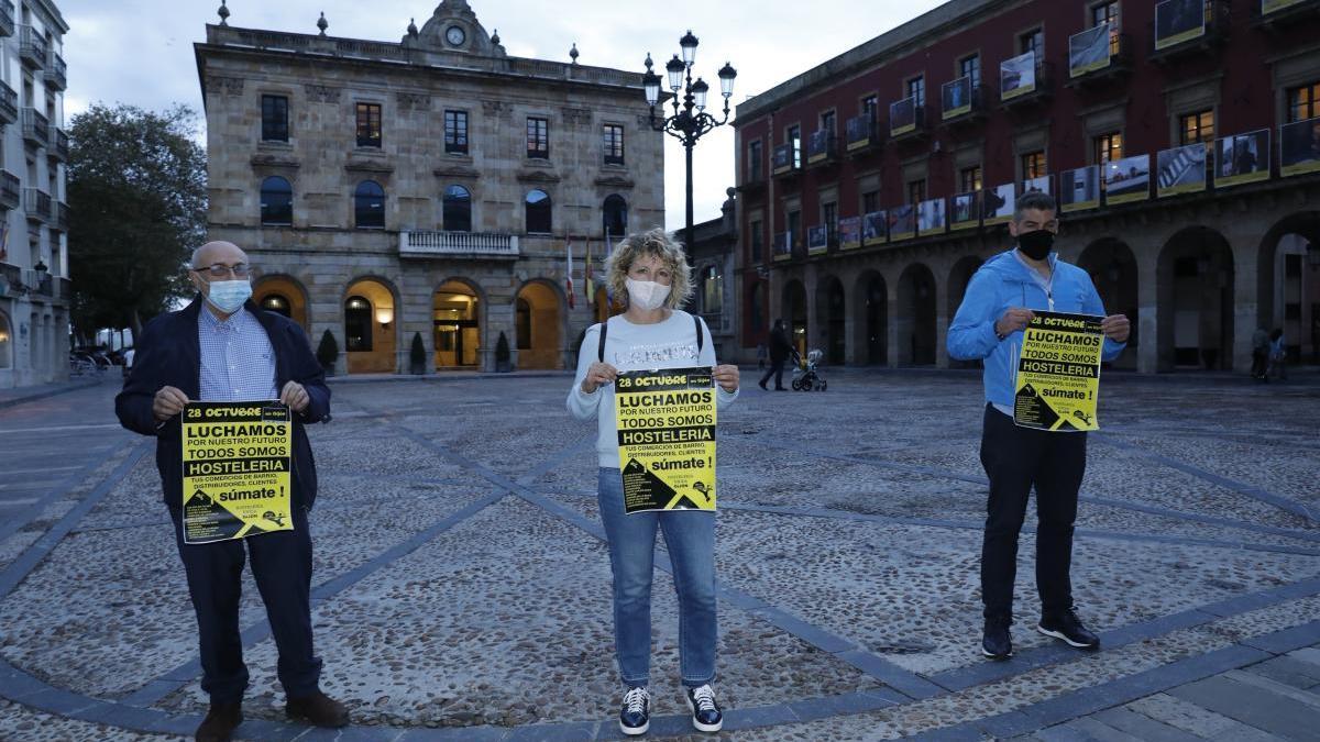 Los hosteleros de Gijón mantienen su manifestación al margen de la convocada por Otea