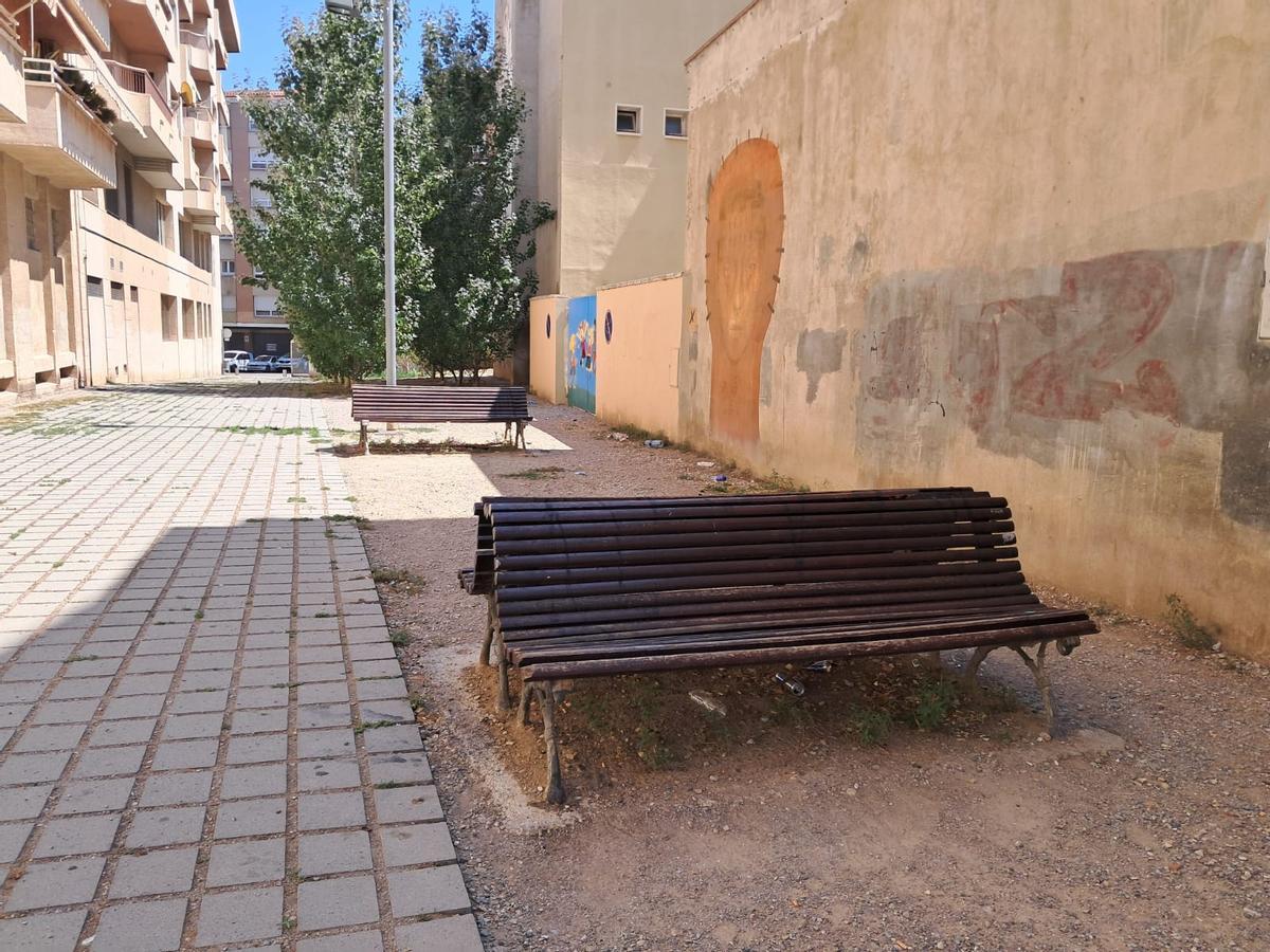 Queixes veïnals entorn de la Casa Caritat de Manresa per brutícia i incivisme Queixes veïnals entorn de la Casa Caritat de Manresa per brutícia i incivisme
