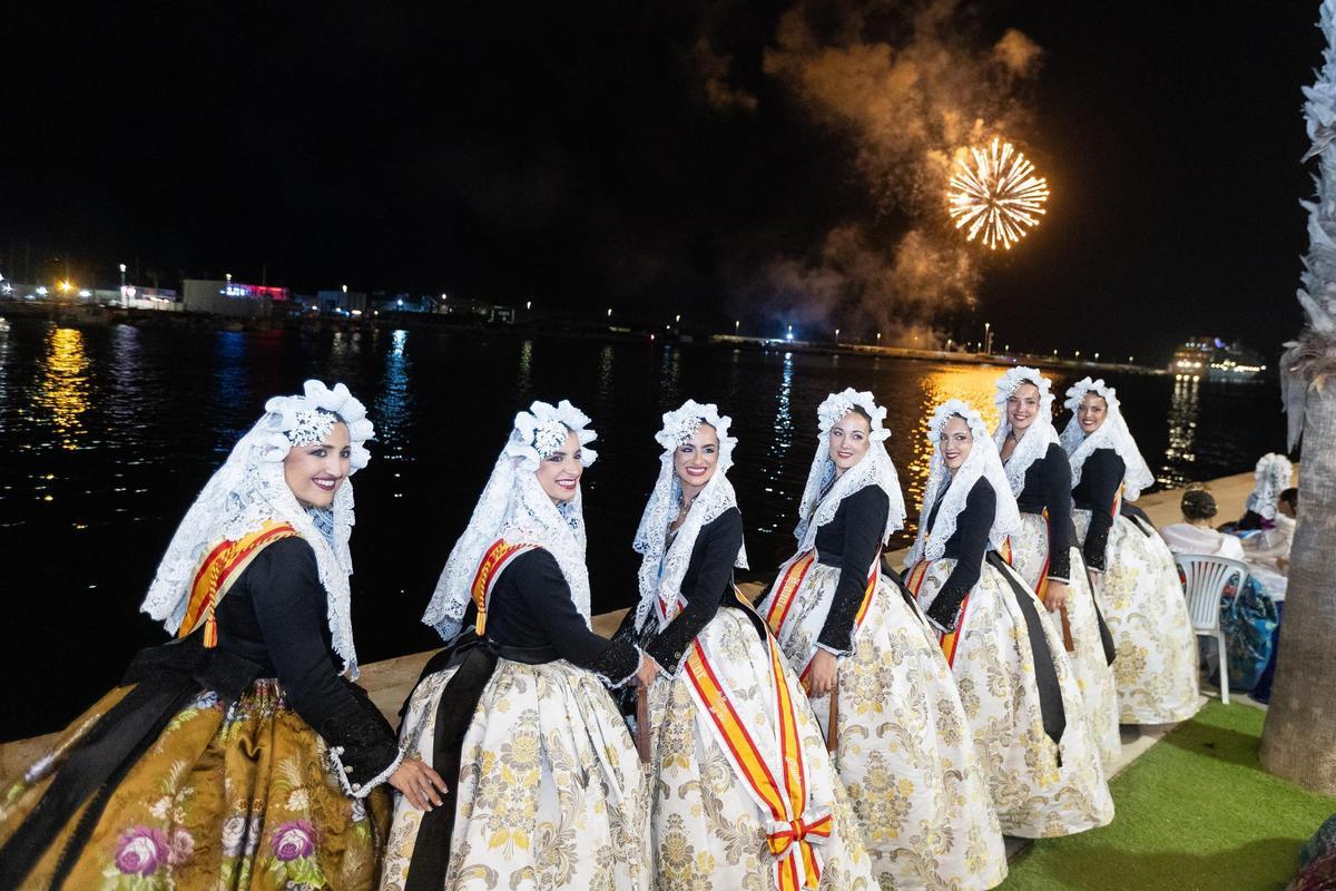 Los fuegos artificiales pusieron el broche de oro al Pregón de Hogueras