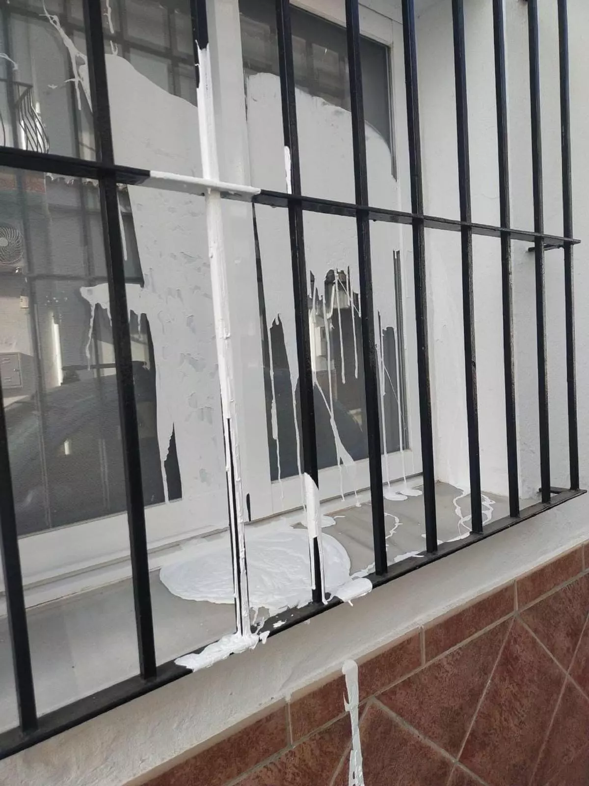 Nuevos actos vandálicos contra la sede del PSOE de Alhaurín de la Torre