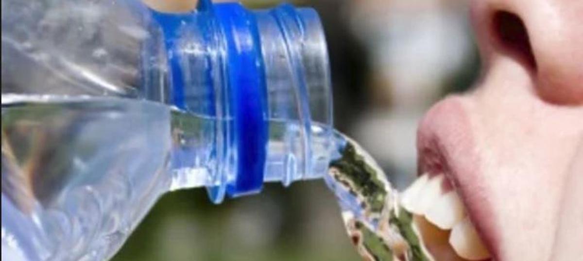 Una dona de Blanes, atesa a l'hospital per beure aigua d'una de les marques amb garrafes retirades