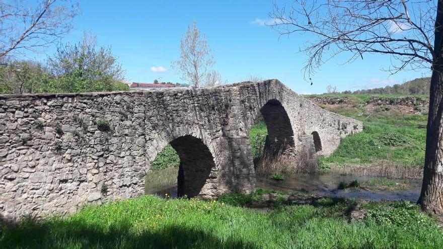El Pont Vell d&#039;Avinyó és del segle XIV i forma part d&#039;un dels grans camins ramaders