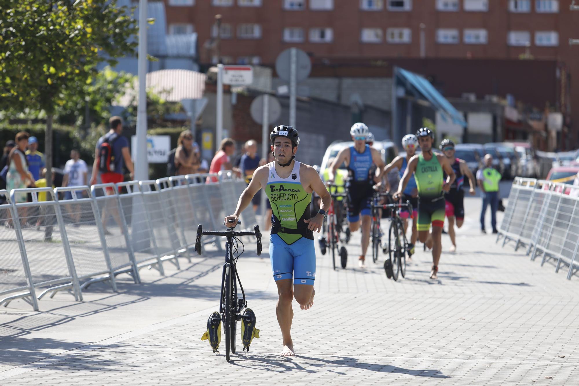 EN IMÁGENES: Barroso y Tenreiro ganan el triatlón del Santa Olaya