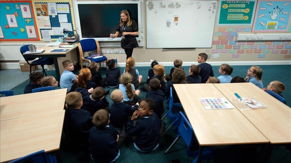 Alumnos de primer año en Willowpark Primary Academy en Oldham, en el norte de Inglaterra.