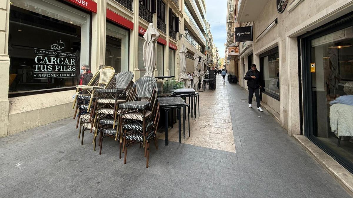 Los hosteleros de Alicante piden cierre general de terrazas los días de viento para que no haya “injusticias” entre negocios