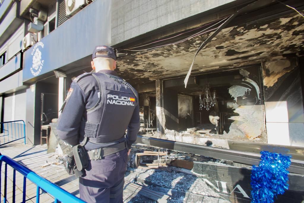 Investigan un incendio en una discoteca y un hotel de Alicante