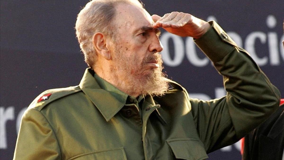 Fidel Castro, durante un desfile en julio del 2006.