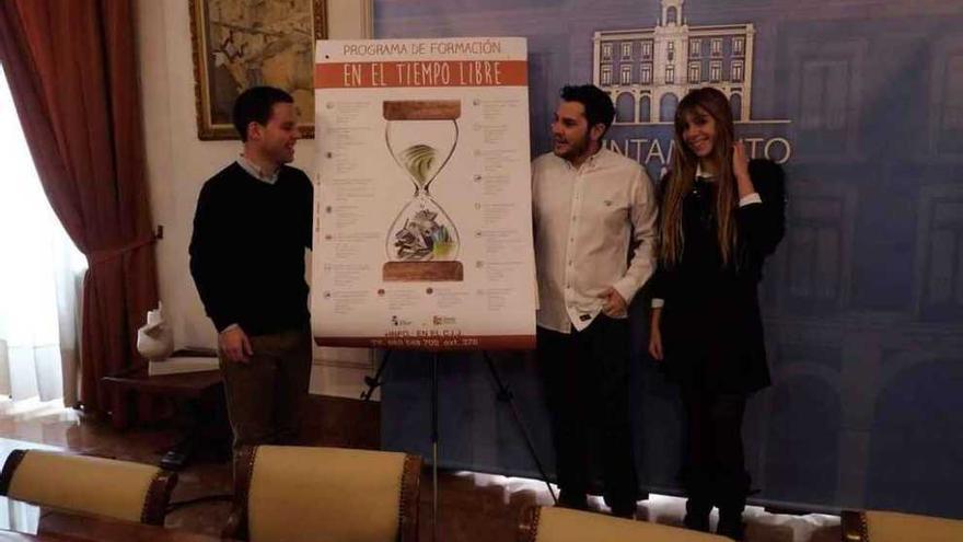 Juan Carlos Domínguez, Víctor López y Noelia Pérez durante la presentación del programa.