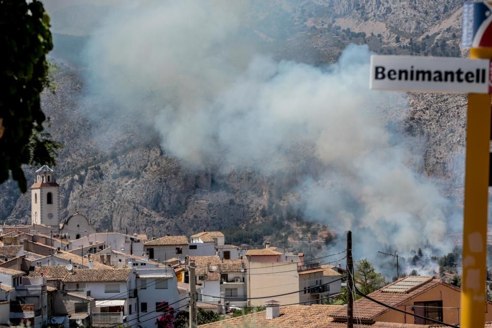 Incendio forestal en el pantano de Guadalest