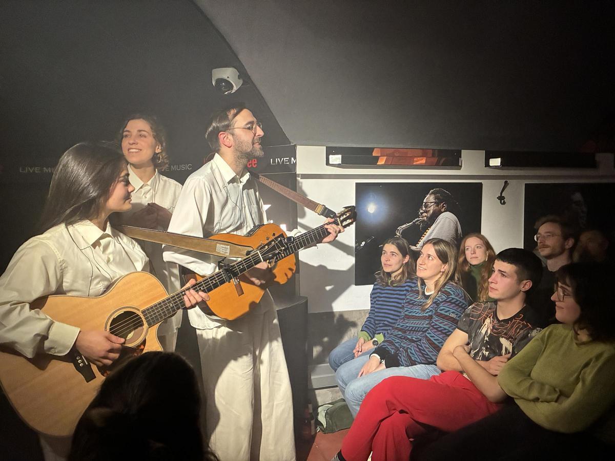 La banda manresana amb el públic que avui ha fet el ple a la Jamboree