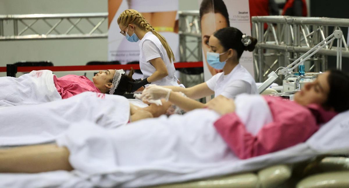 Feria Valencia . 300 estudiantes de FP haciendo pruebas pen la competicion de Skills FP , de donde saldra un equipo valenciano para competir con el resto de comunidades autonomas