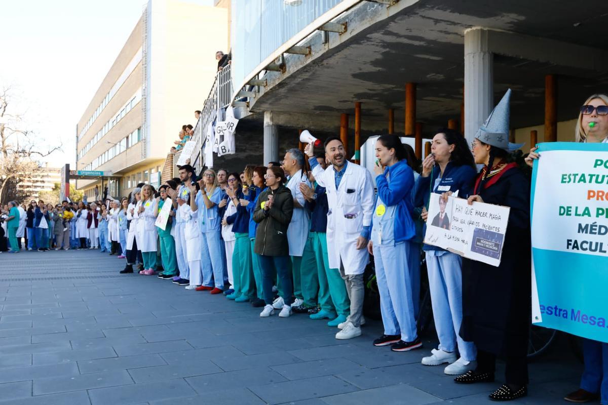 Segundo día de la huelga de médicos en Aragón.