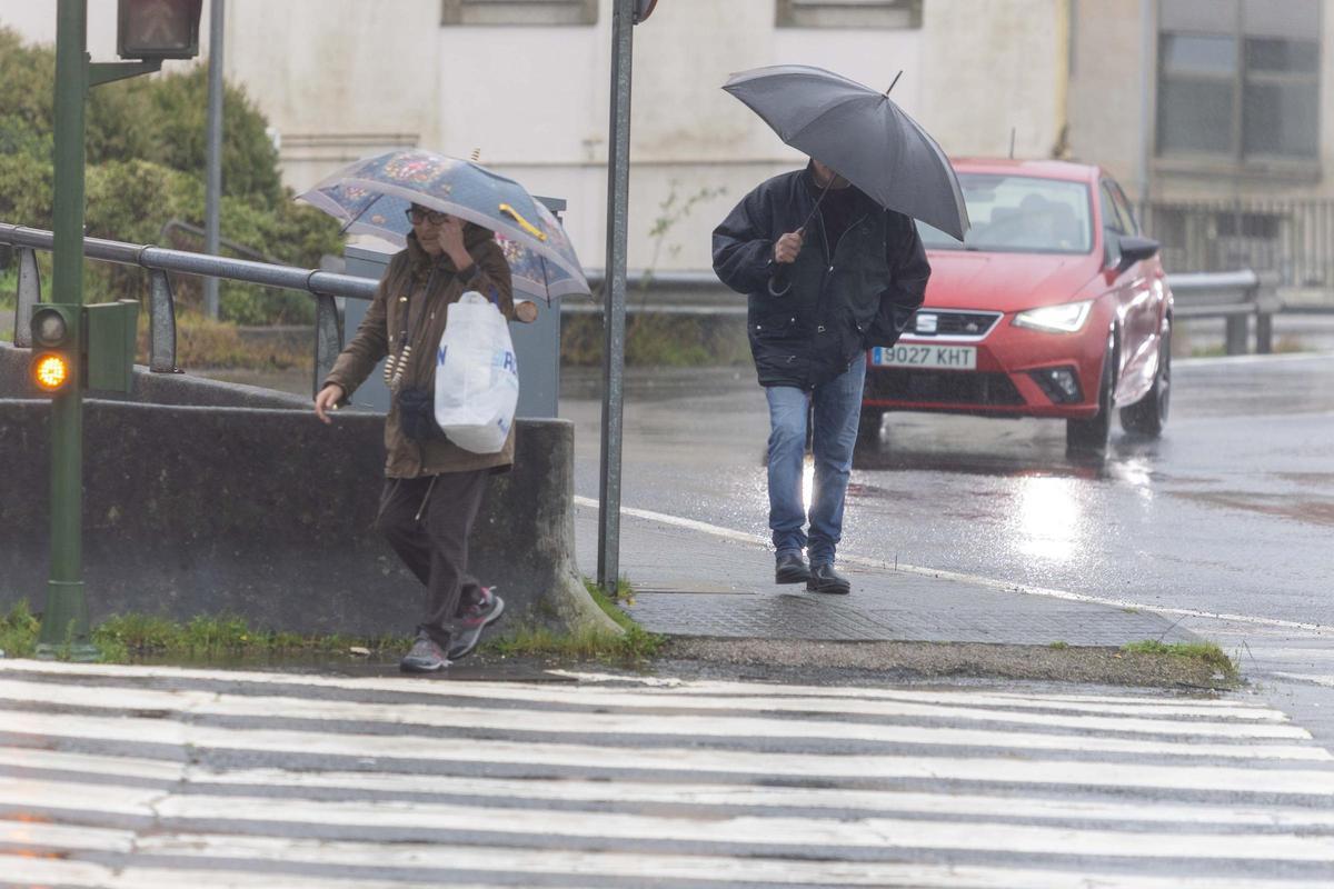 La borrasca Nils pone a prueba la fe en el paraguas (otra vez)