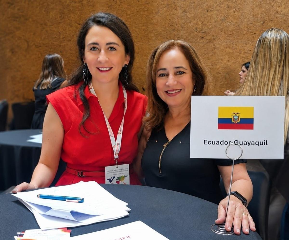 Carmen Fernández y Aránzazu de Comingpuig, presidenta de la Cámara Oficial de Comercio de España en Ecuador.