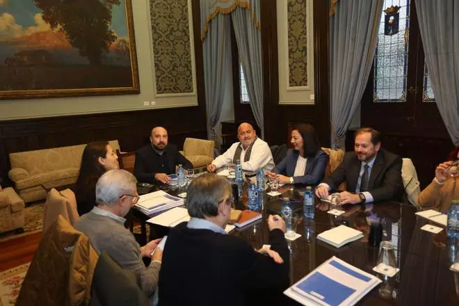 Reunión de trabajo en María Pita entre representantes del Concello de A Coruña y el Consorcio As Mariñas