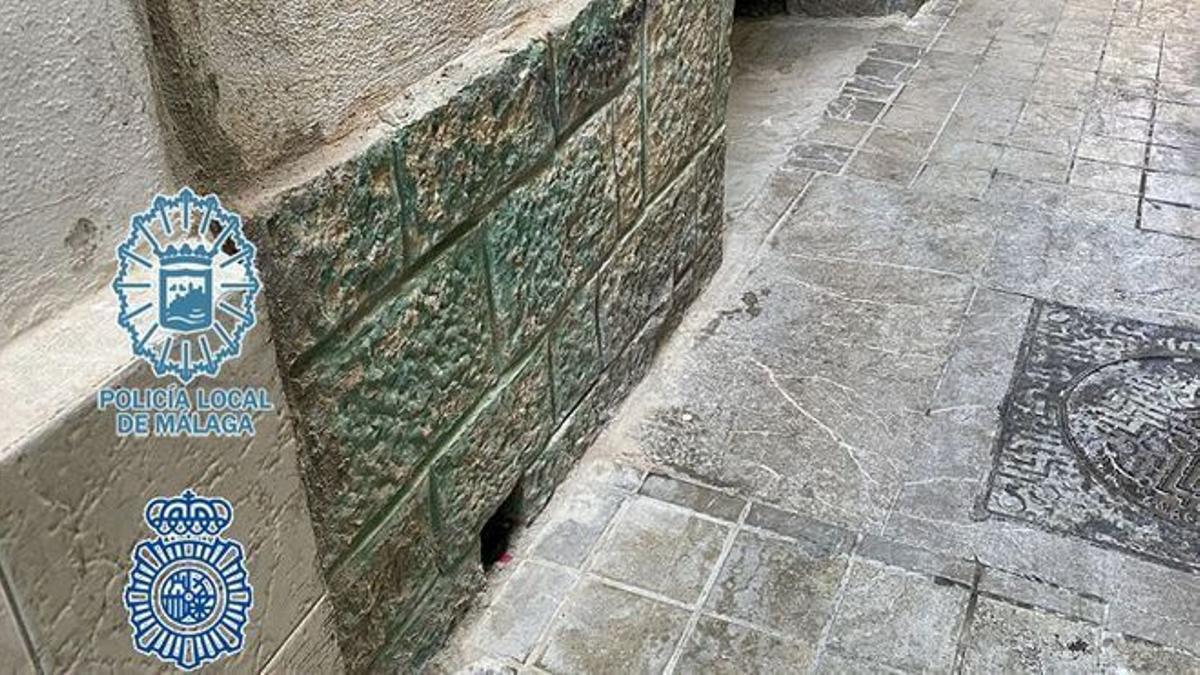 Hueco de la pared donde tenía instalada una cámara con sensor de movimiento.