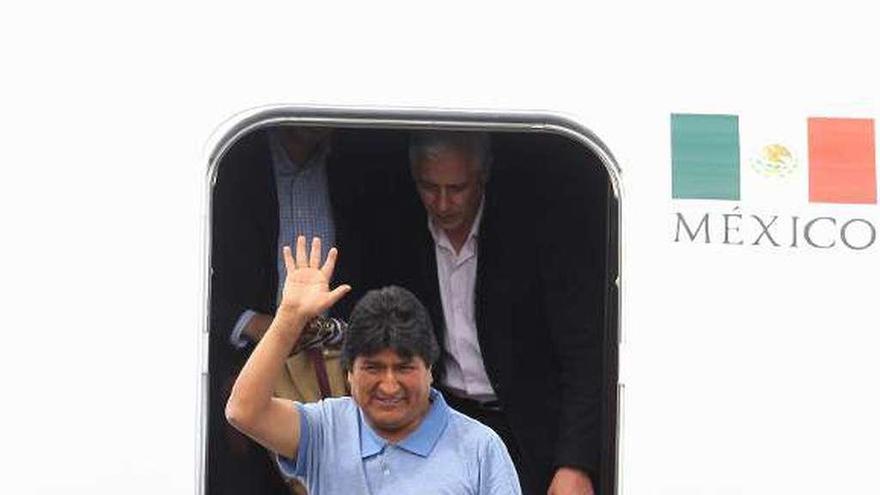 Morales a su llegada al aeropuerto de Ciudad de México. // Efe