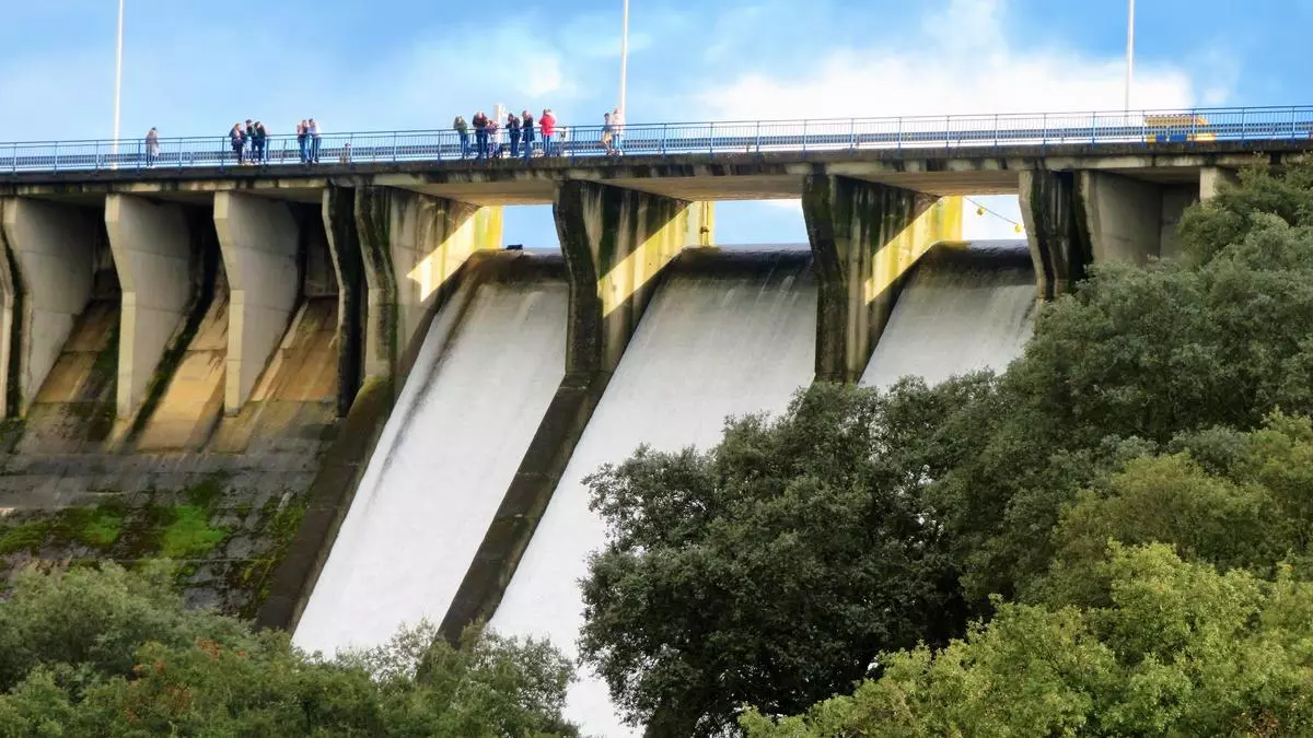 Tentudía anima a la ciudadanía a ser responsable con el uso del agua