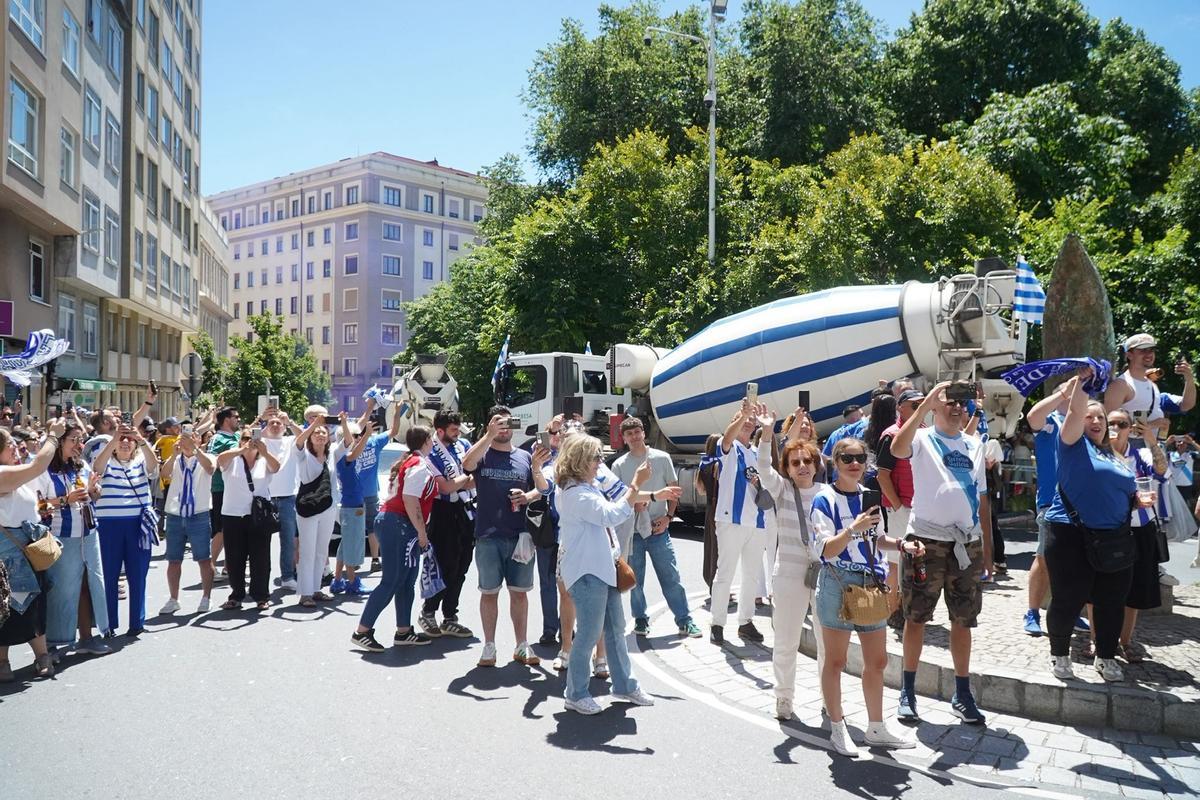 Así fue el ambiente en la calle San Juan y por toda A Coruña antes del Deportivo-Las Palmas