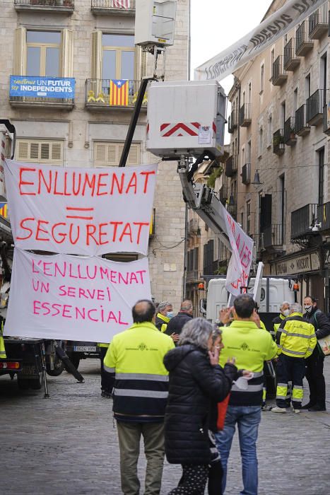 Protesta de la brigada d'enllumenat de Girona