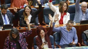 Emilio Delgado junto a Manuela Bergerot en la Asamblea.