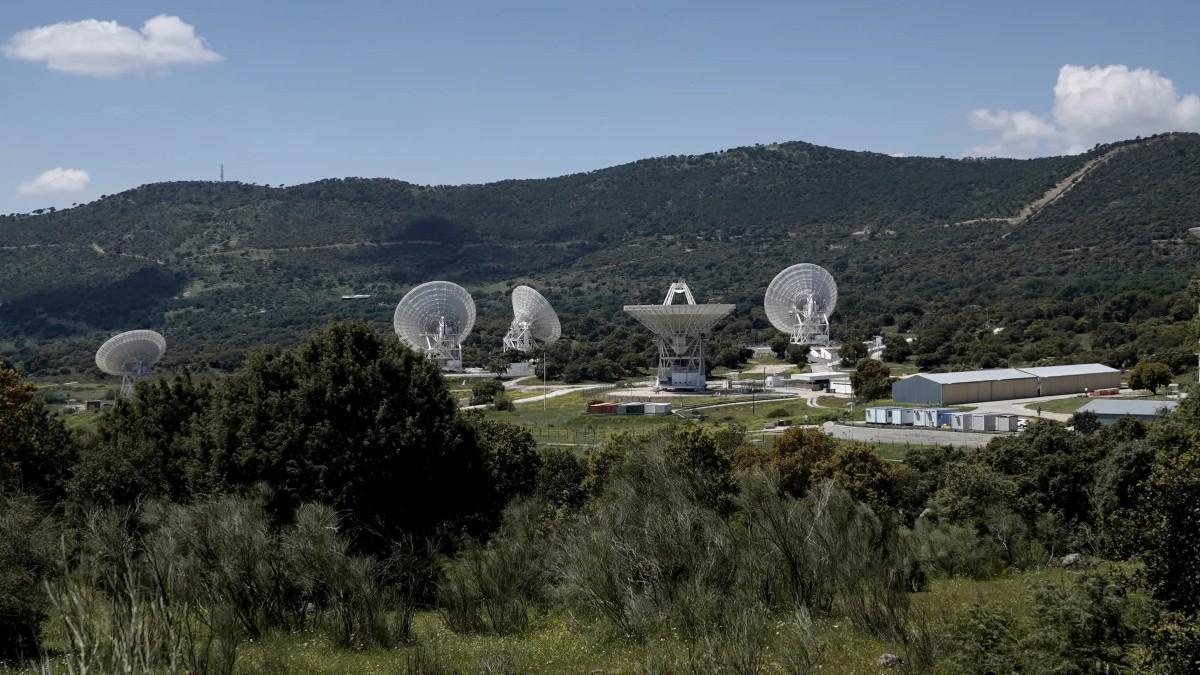 INCENDIOS MADRID | Las llamas acorralan las antenas españolas que controlan las misiones a Marte y la primera que captó el alunizaje del Apolo 11