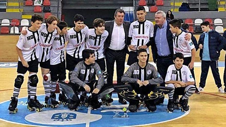 El equipo Dominicos que se proclamó subcampeón del Torneo Eixo Atlántico.