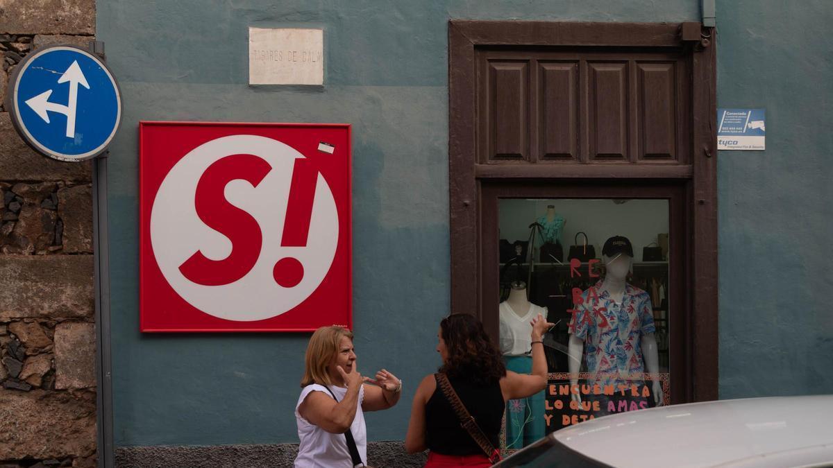 Una tienda en la calle Tabares de Cala de La Laguna.