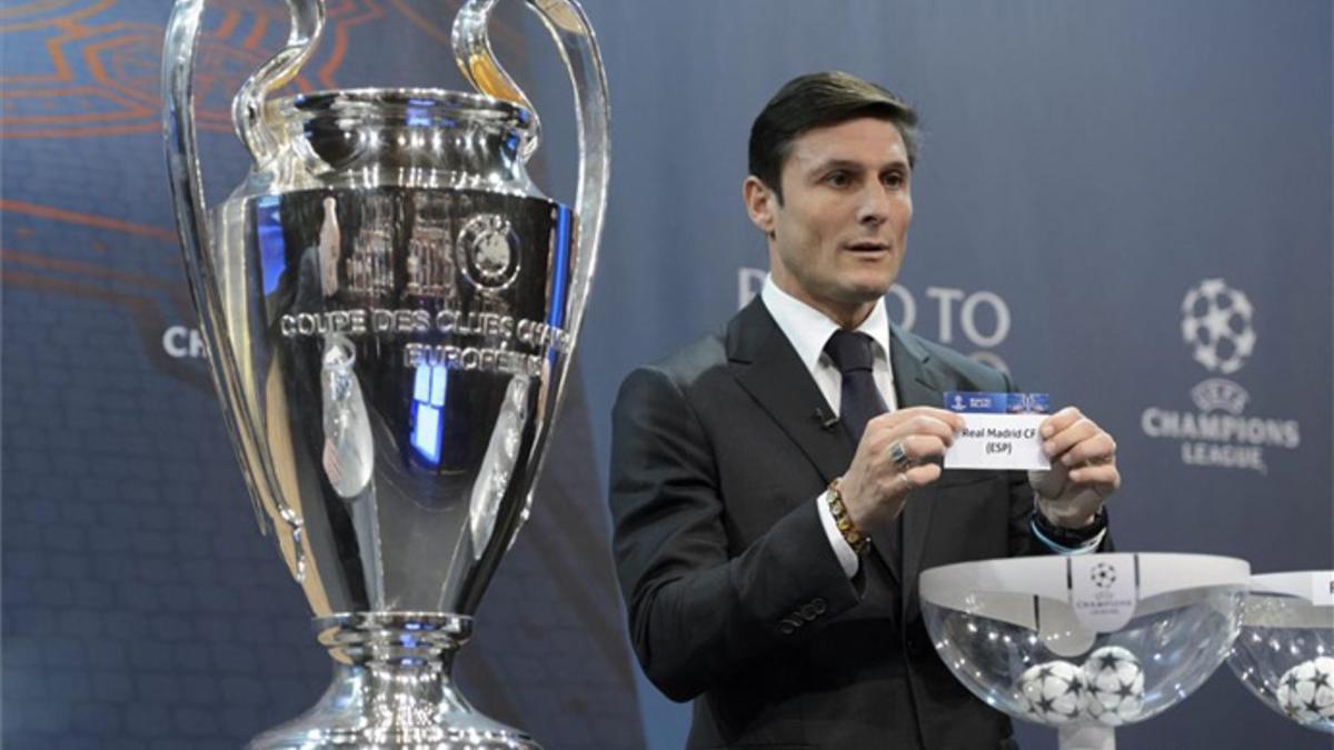 Zanetti, durante uno de los sorteo previos de la Champions 2015/16